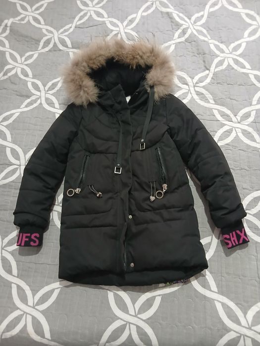 Продам зимнюю куртку для девочки