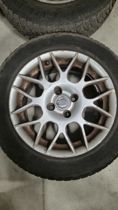 Продавам комплект джанти 15" със зимни гуми 185/65/15