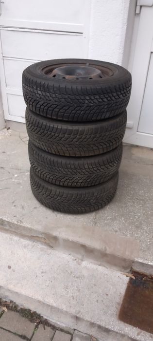 Set cauciucuri de iarna cu jante NOKIAN 195/65R15