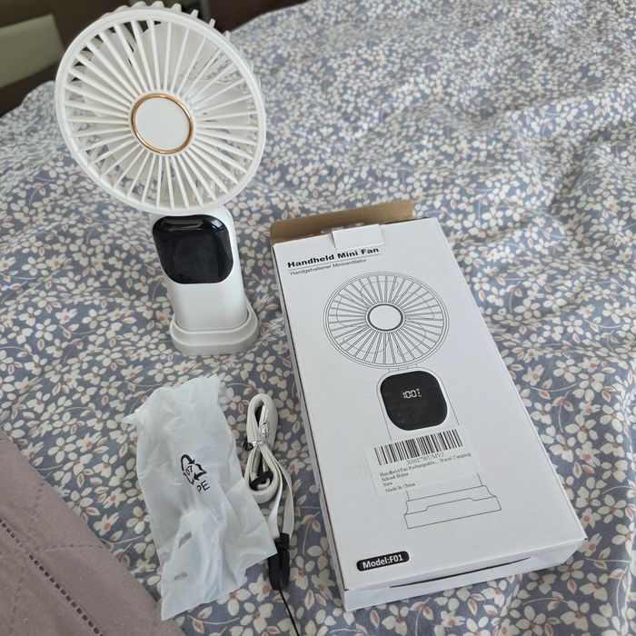 Ventilator  de mana pentru makeup  cu 5 viteze si cu ecran