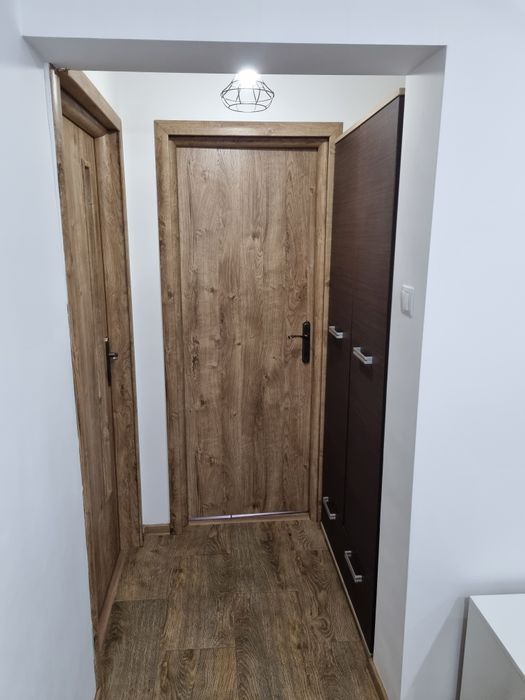 Persoana fizica închiriez apartament