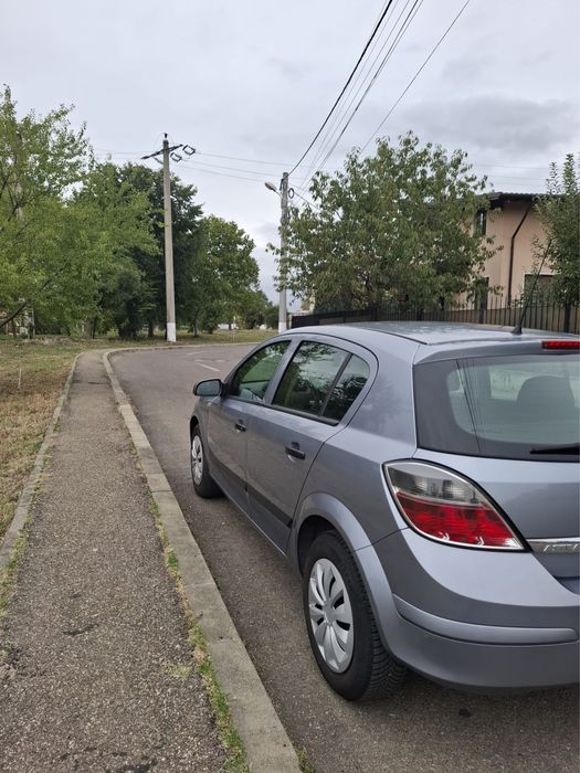 Opel Astra H Sedan