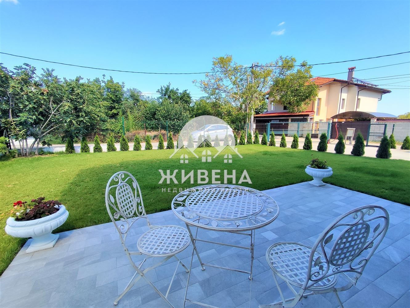 Триетажна къща в м-т Ален Мак, РЗП 270 кв.м