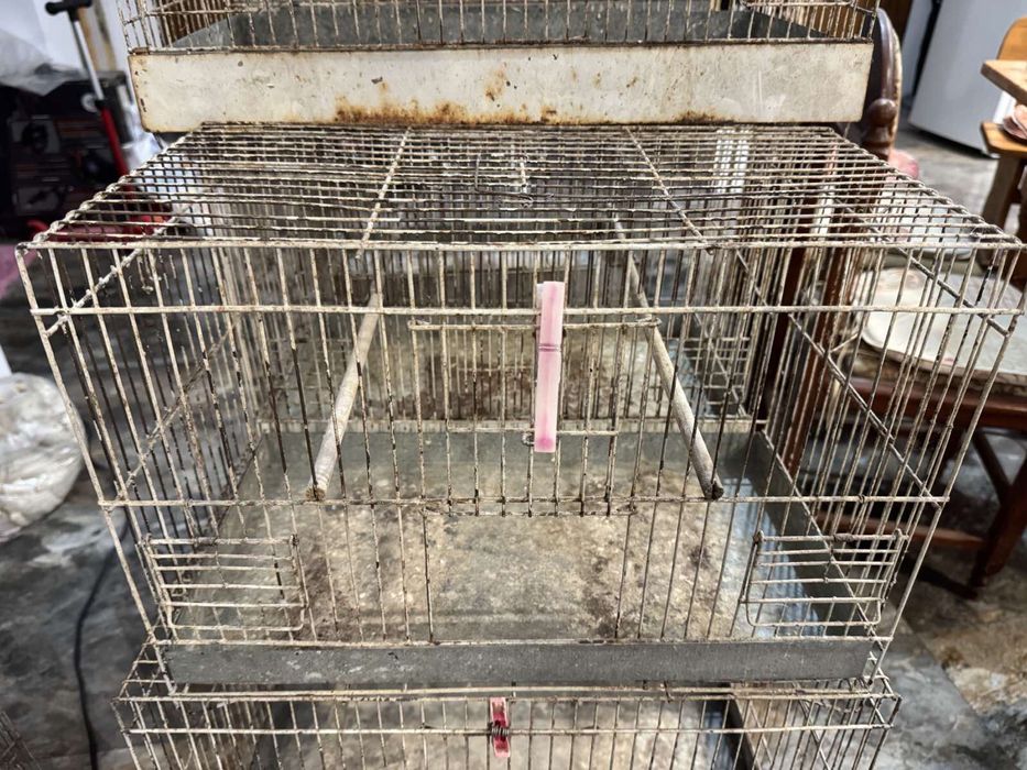 Продавам клетки за малки птици