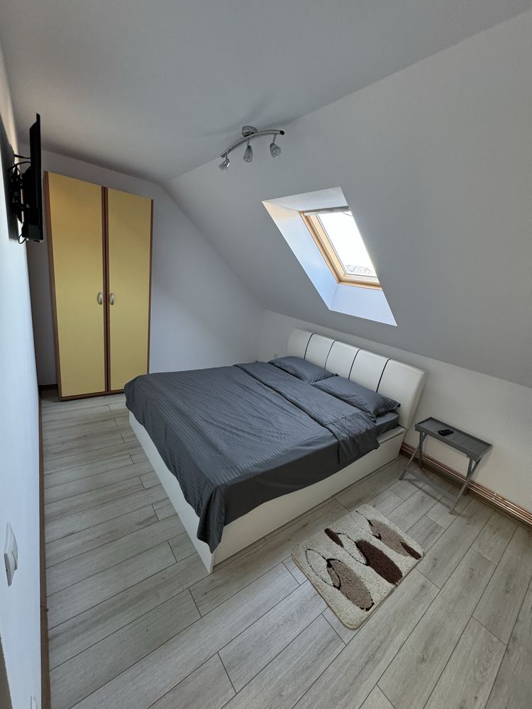Cabana de inchiriat cu ciubăr şi foişor închis