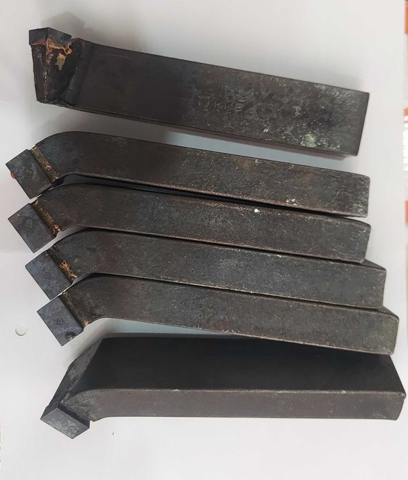 Продаются резцы подрезной отогнутый Т15К6 и проходной отогнутый Т5К10.