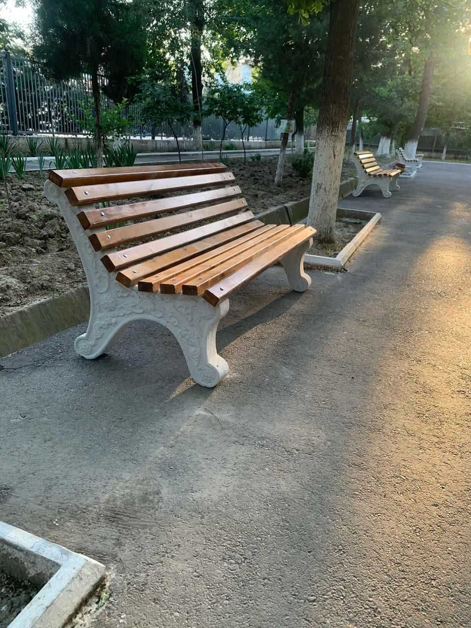 Скамейки со спинками и без спинок