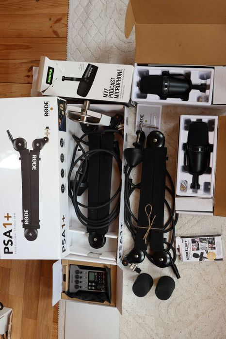 Микрофони, стойки, клавиатури, падове, рекордер, подложка, кабели и др