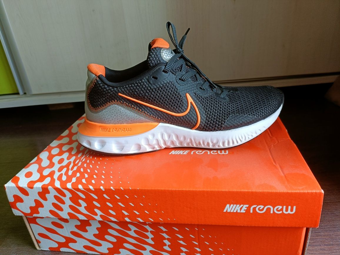 Adidași Nike mărimea 40.5