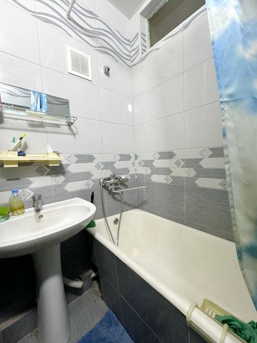 СРОЧНО Юнусабад 4 квартал 3 ком квартира кирпич 2 балкона без ремонта