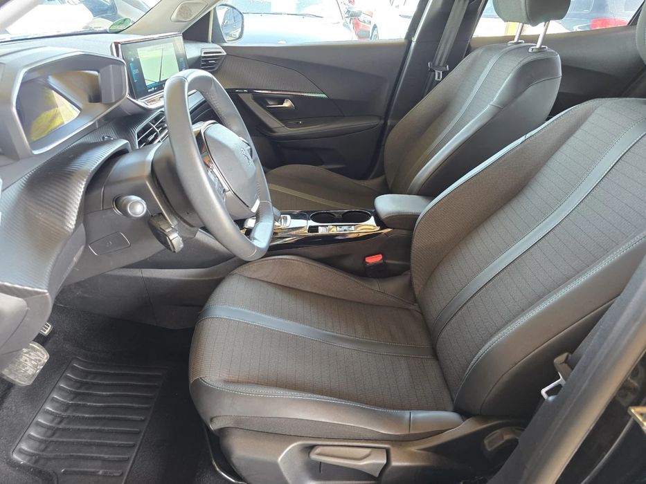 Peugeot 2008 Electric drive/50 kWh/100 kW/Allure Pack/Германия