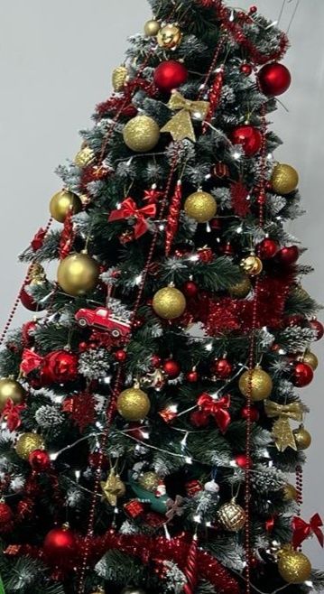 Brad artificial 210 cm in stare foarte buna