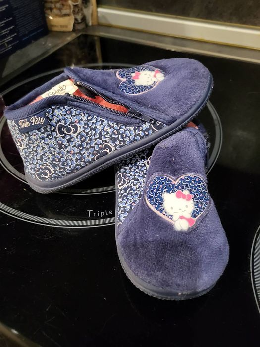 Детски пантофи на "Hello kitty"
