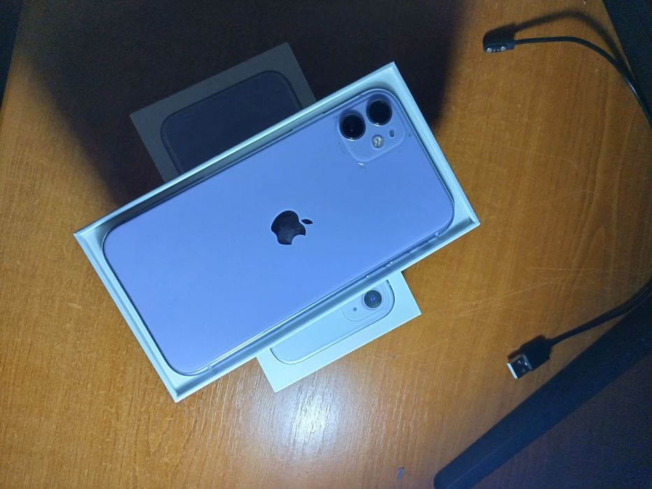 Vand\Schimb  iPhone 11 – 64GB – Neverlocked – Stare excelentă!