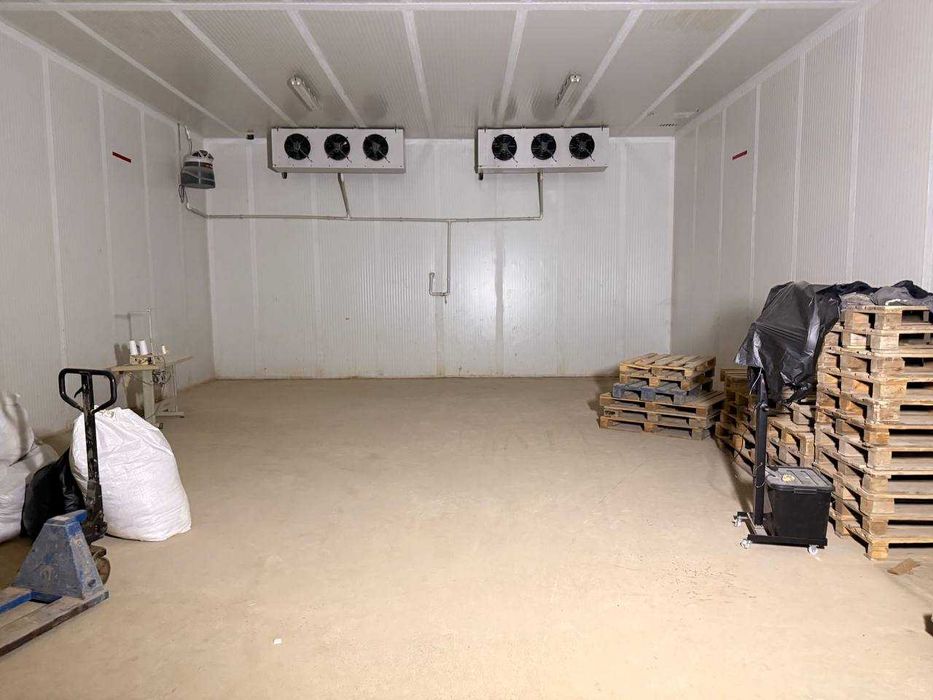 Холодильное помещение на 1000 тонн.