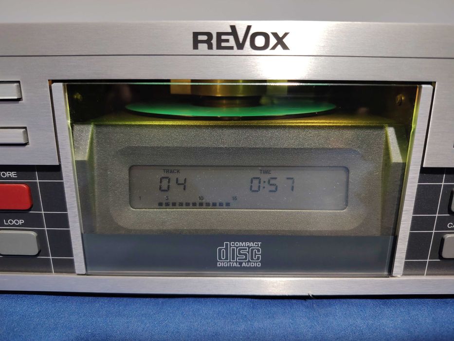 REVOX B 225 Compact Disc Player, cu defect muzica se aude cu barait.