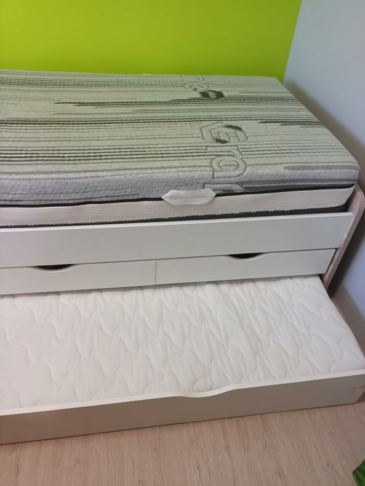 Легло сандвич / две легла