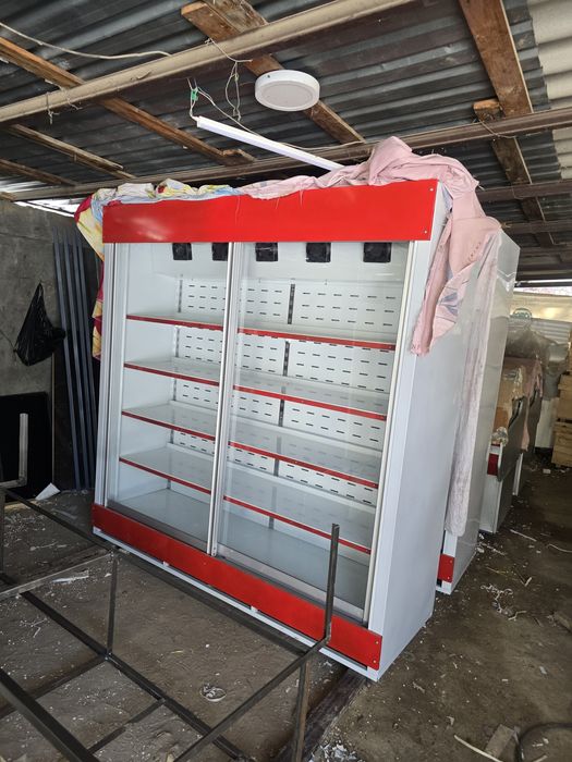 Халаделник витрина