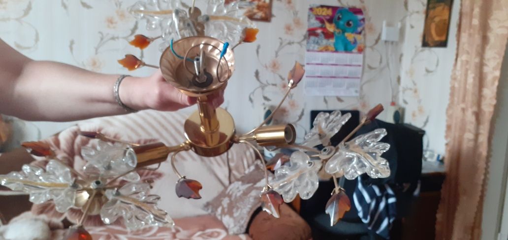 продам люстру 5рожковую и люстру 1 рожковую и 3рожковую