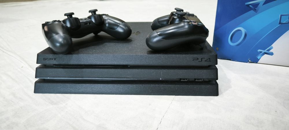 Срочно продается Ps4 pro в идеальном состоянии.