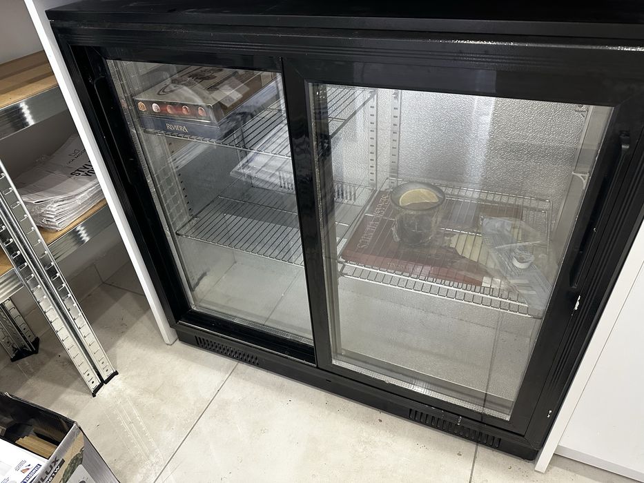 Хладилна витрина под бар плот