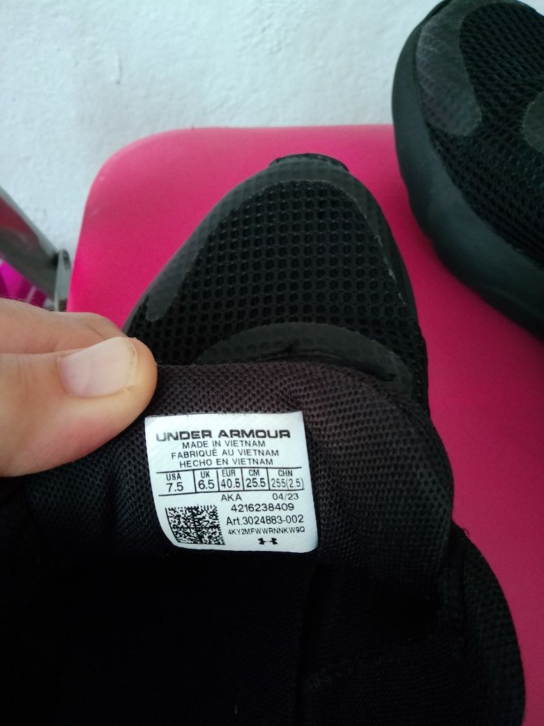 Маратонки under armour
