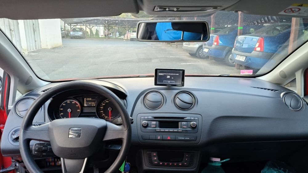 Seat Ibiza 1,2benzina carte service.