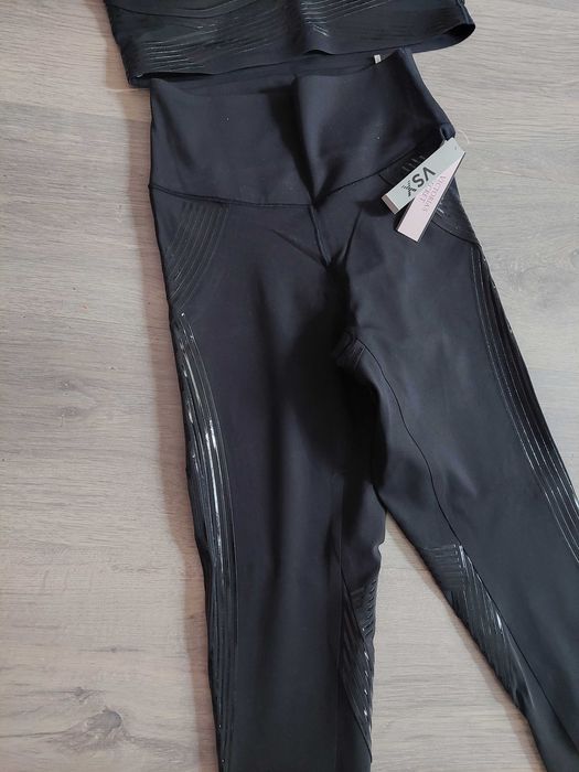 Екип за спорт Victoria Secret