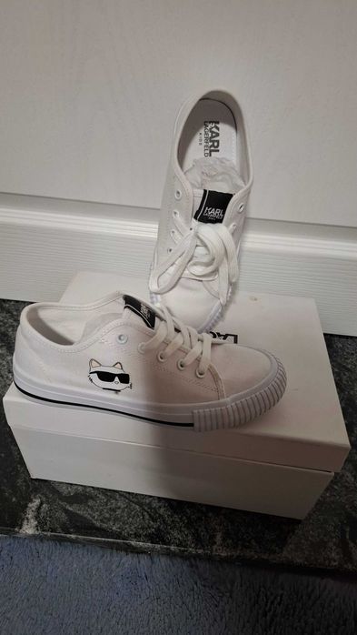 Adidasi nike adidas