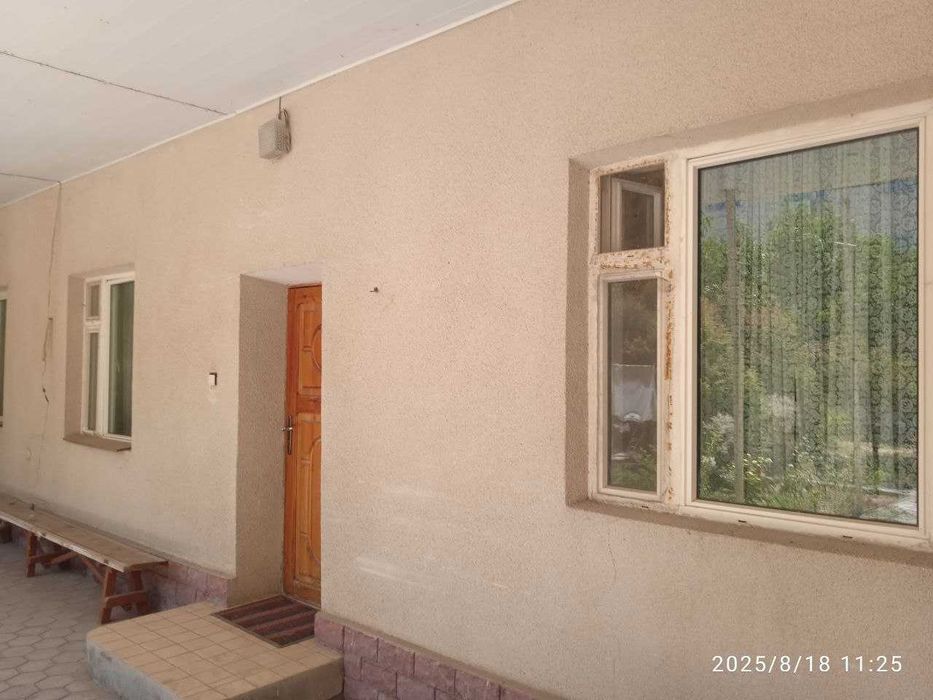 Продаётся двухэтажный коттедж на участке в 6,5 соток в посёлке Улугбек