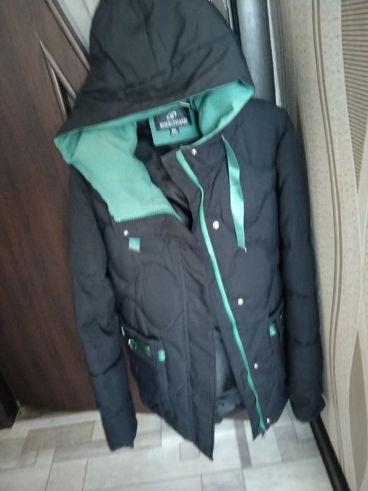 Продам куртку зимнюю р-р 48-50