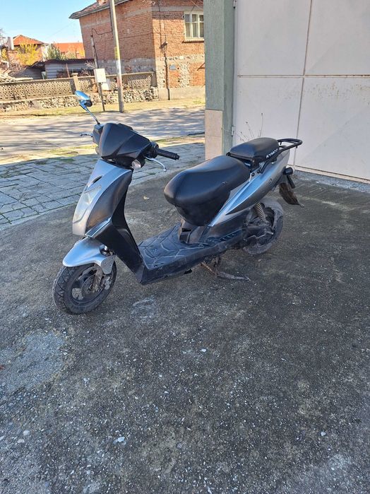 Прoдавам Скутер Кимко