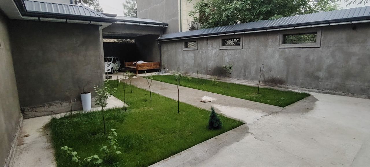 Do'rmonda 3 sotixli uy kottedj sotiladi