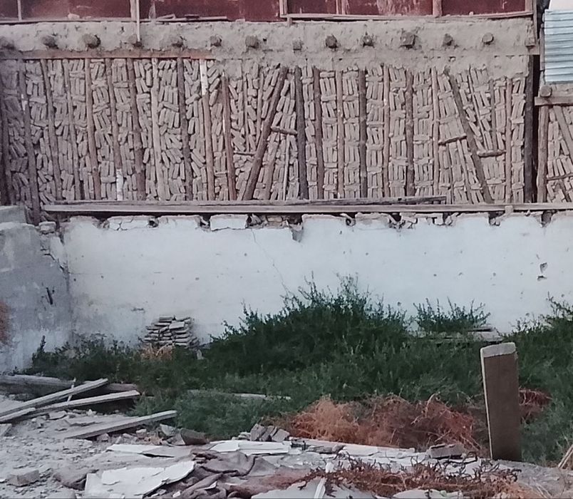 Eski shaharda yer sotiladi.