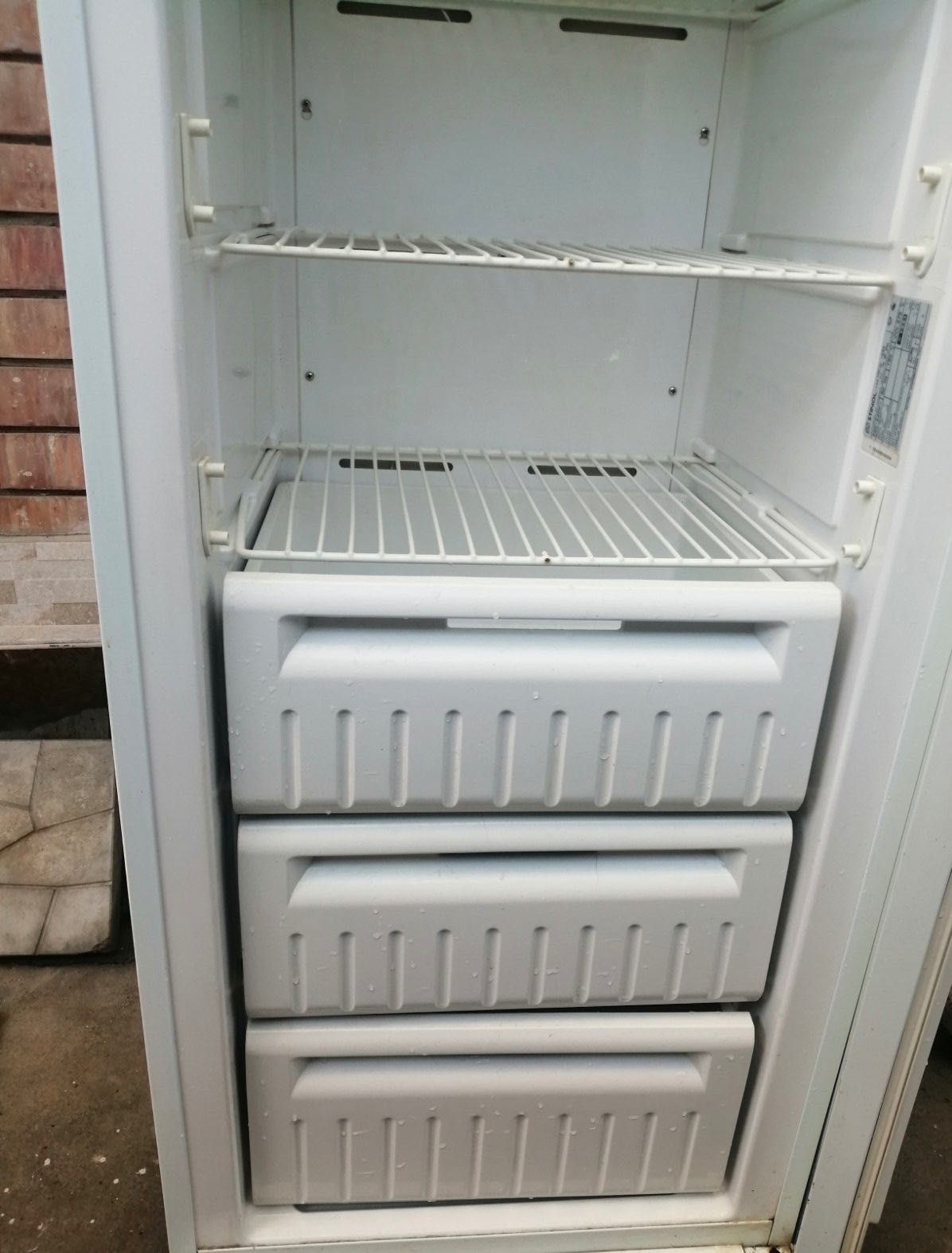 Фризер Stinol с 3 рафта и 3 чекмеджета