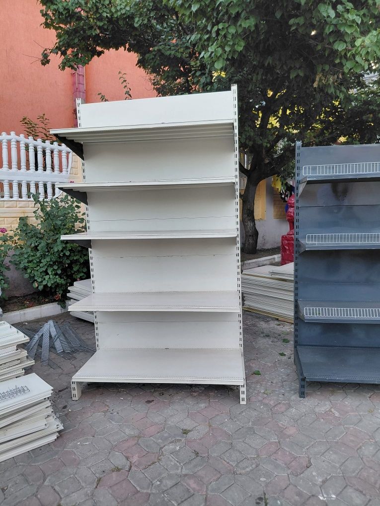 Rafturi pentru magazin