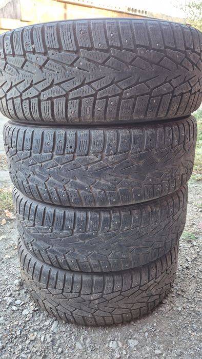 Комплект шин Nokian 215*65R16