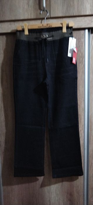 Срочно женский кора жинси  шим сотилади.