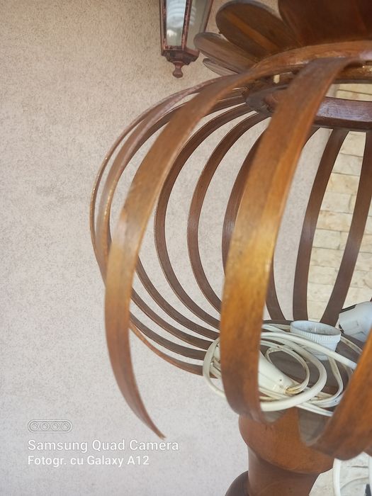 Lampadar sculptat manual (veioza) lemn masiv înaltime 1,65m