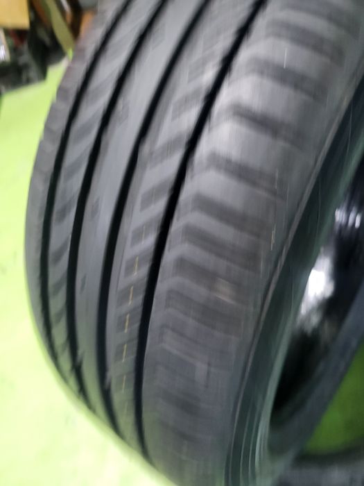 2 бр летни 235/45/18 Continental