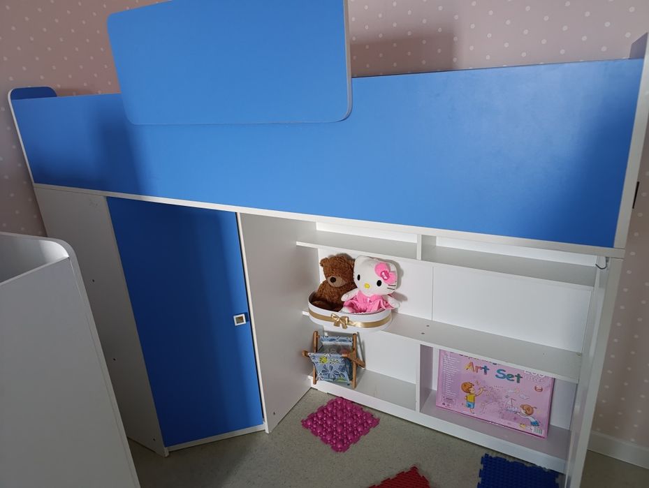 Продам детскую кроватку с лестницей и матрасом