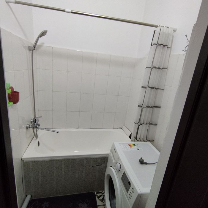 3 хонали, КИУФ олдида,