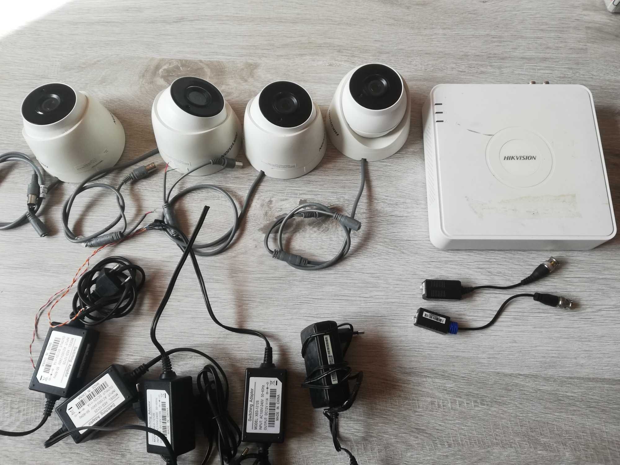 DVR Hikvision  + 4  камери за части или ремонт