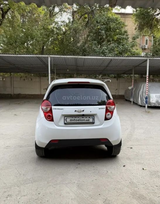 1-yevro aftamat karobka qo‘yilgan moshina yaxshi