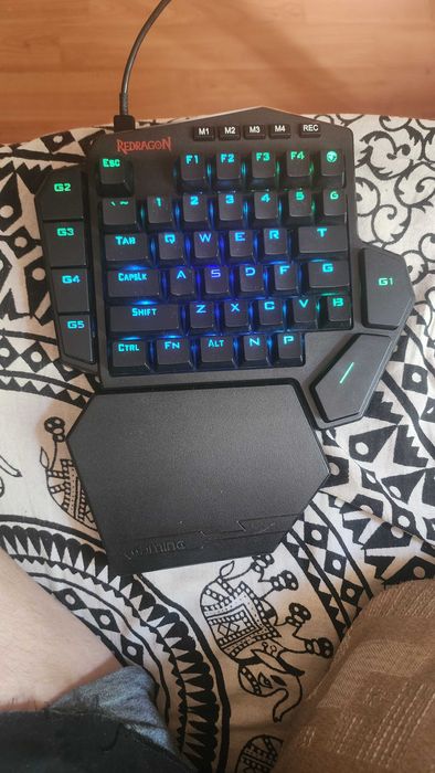 Redragon DITI K585 – механична геймърска клавиатура за една ръка