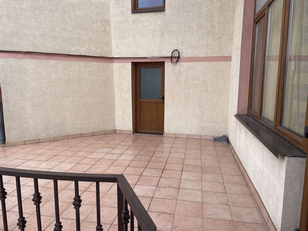 Inchiriez Spatiu Comercial 220 mp