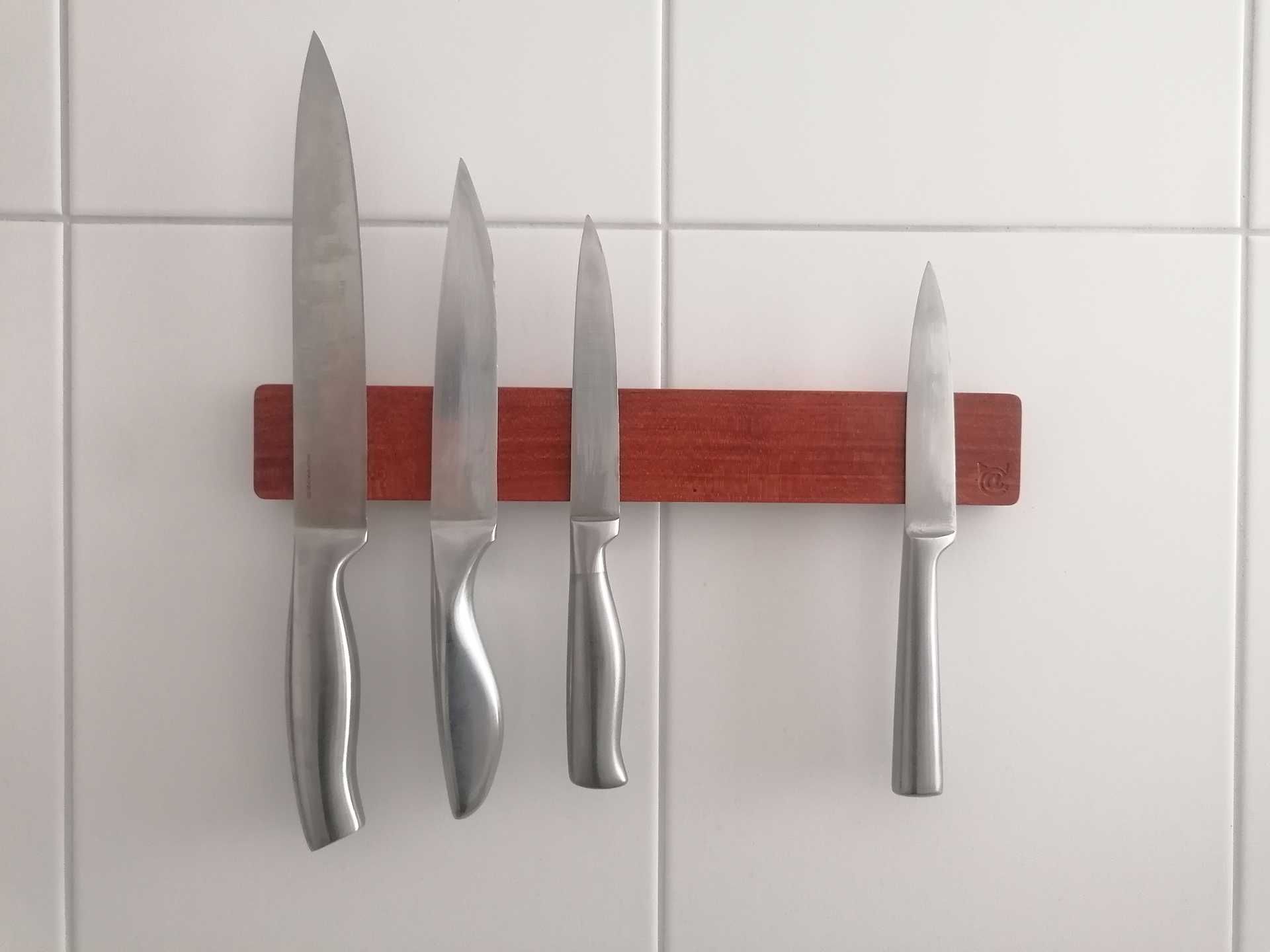 Suport magnetic cutite pentru 6 cutite