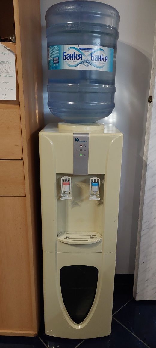 Диспенсър за вода