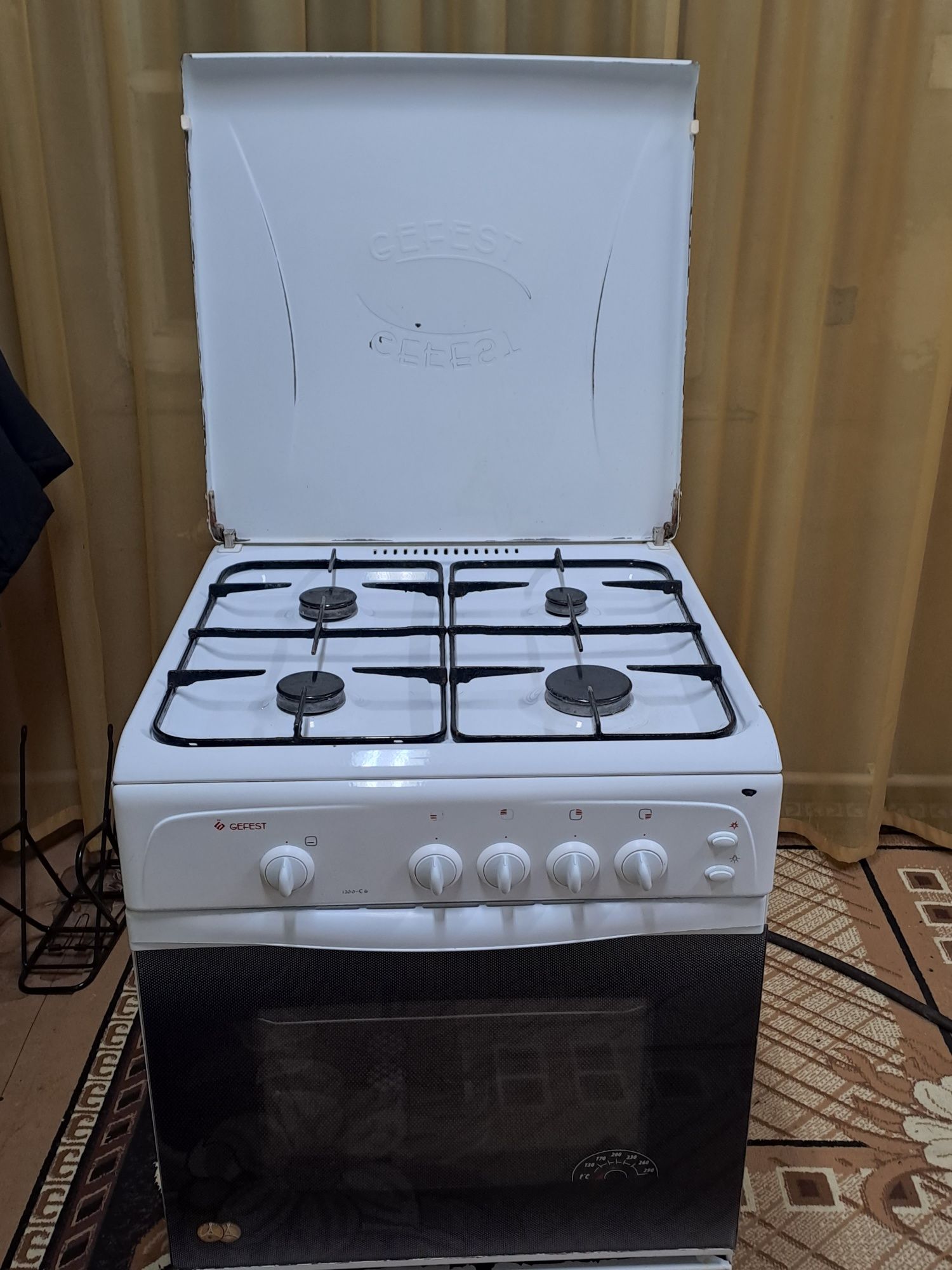 Продам газовую плиту