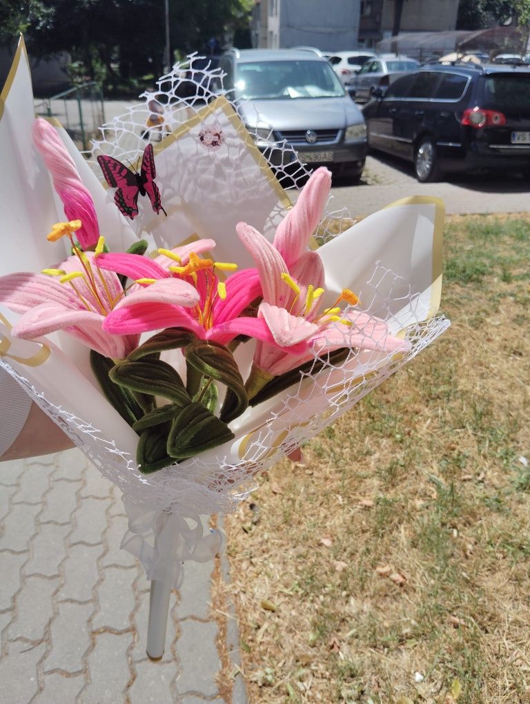 Buchet de crini imperiali